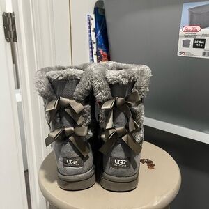 UGG women size 8 Boots with Gray and Brown Bows